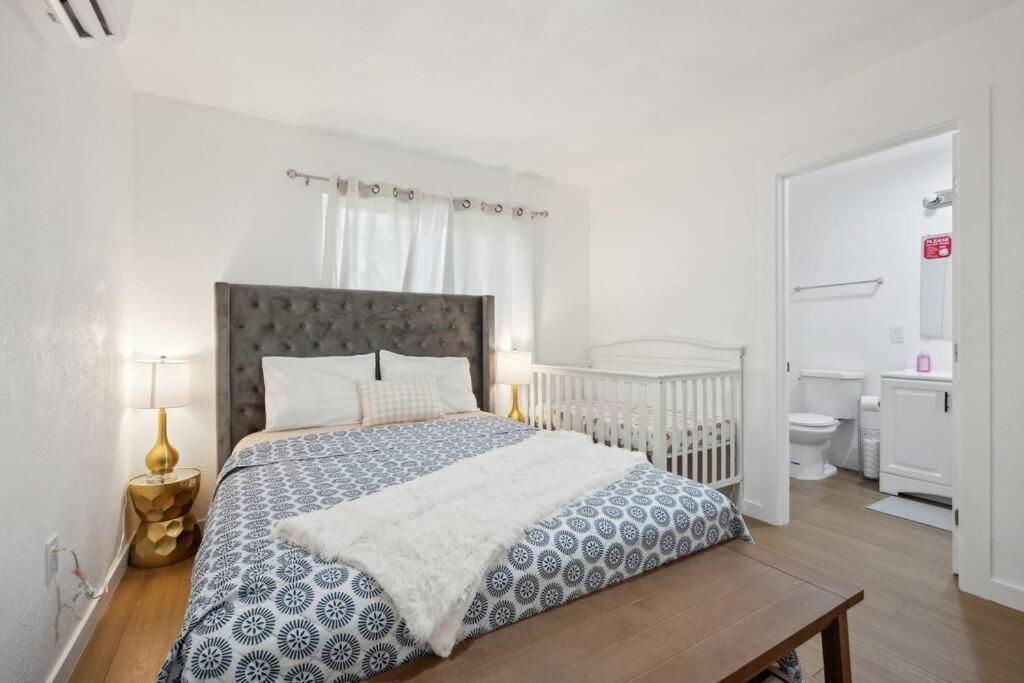 Entire Private 3-bedroom Home, Ranch, Baby Crib, Gated Yard San Diego