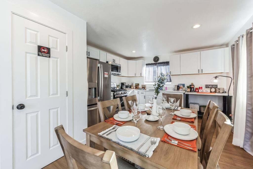 Entire Private 3-bedroom Home, Ranch, Baby Crib, Gated Yard * San Diego