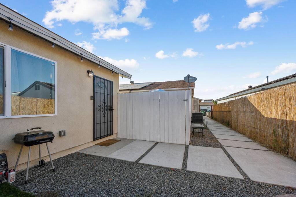 Entire Private 3-bedroom Home, Ranch, Baby Crib, Gated Yard Ferienhaus